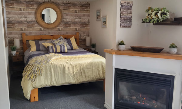  Bed with fireplace